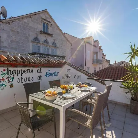 Hvar Bayfront Apartment *